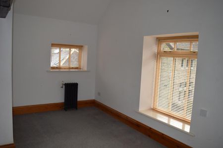 3 bedroom character property to rent - Photo 3