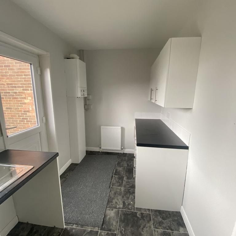 2 bedroom terraced house to rent - Photo 1