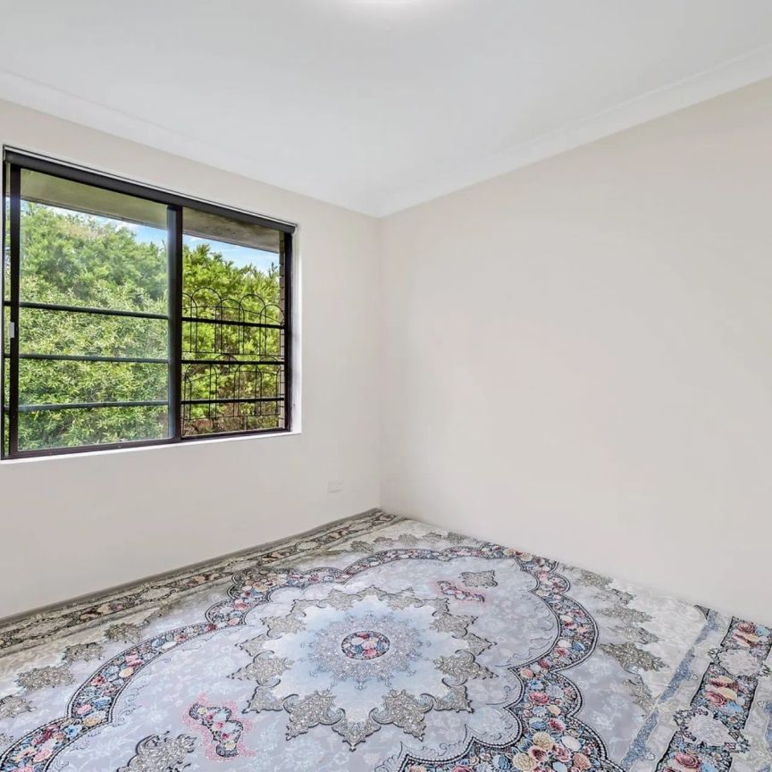 Beautifully Presented Two Bedroom Apartment - Photo 1