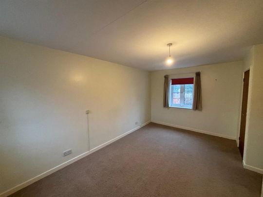 4 BED House To rent - Photo 1