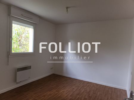 A LOUER - VIRE NORMANDIE - BEAU T2 avec BALCON et PLACE DE PARKING - Photo 2