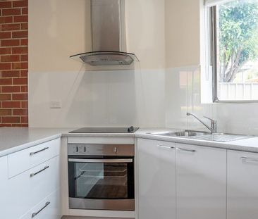 LEAFY SUNNY SPACIOUS HOMETTE, RENOVATED THROUGHOUT - Photo 2