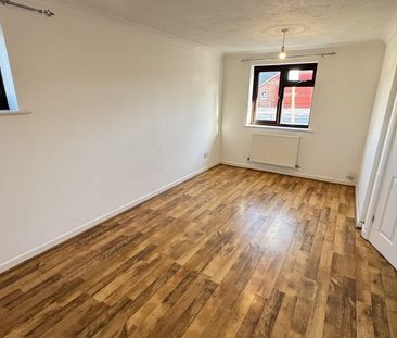 3 bedroom end of terrace house to rent - Photo 3