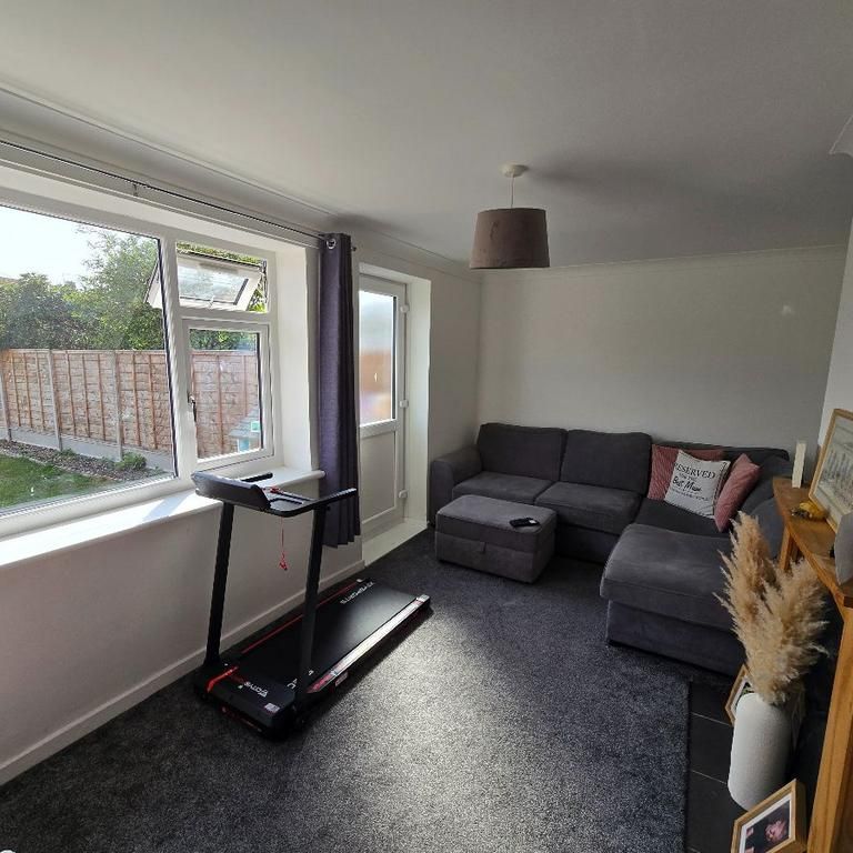 2 bedroom semi-detached house to rent - Photo 1