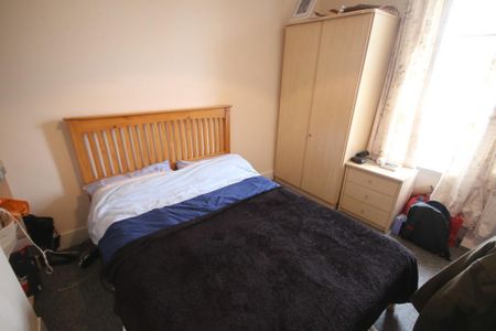 4 bedroom terraced house to rent - Photo 4