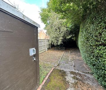 1 bedroom in a house share to rent - Photo 3