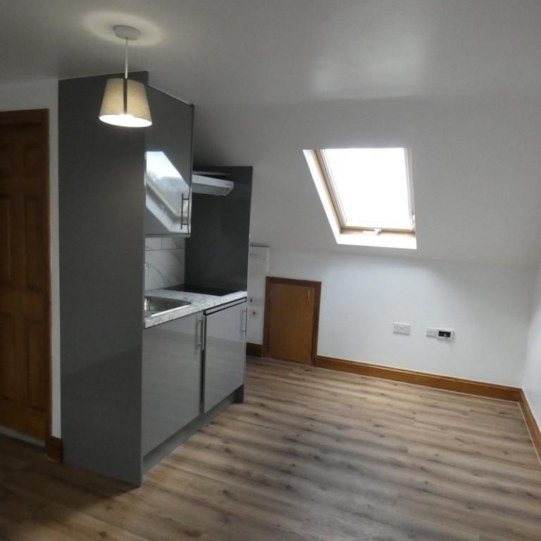 Studio to rent - Photo 1