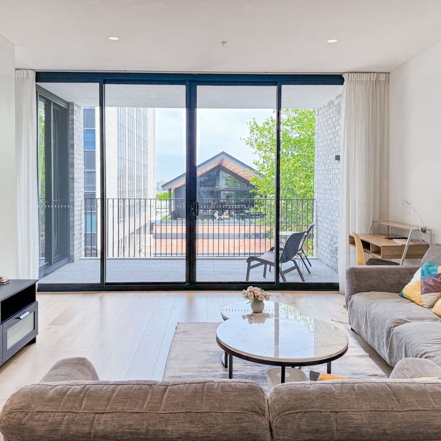 Stunning Fully Furnished 3-Bedroom Apartment in the Heart of Bondi Junction - Photo 1