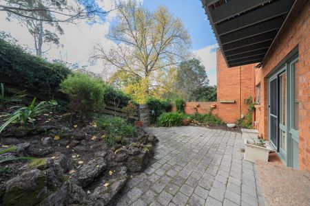 “Parkside Living with Space, Light & Timeless Appeal” - Photo 5