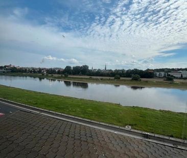 Herrliche 3-Zimmer Wohnung im historischen Altbau mit Blick auf die... - Foto 2