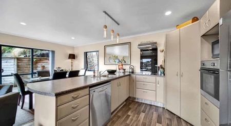 FOUR BEDROOMS IN SPOTSWOOD - Photo 3