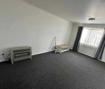 Renovated 1 Bedroom Granny Flat in a Quiet & Private Location - Photo 4