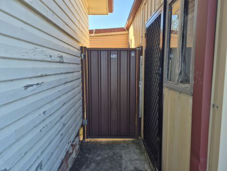 Granny Flat With Private Backyard & Close To Train Station! - Photo 3