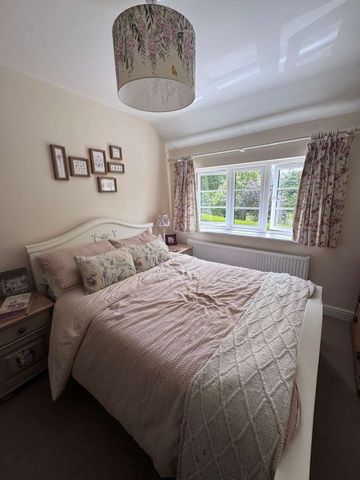 A charming two-bedroom end-terrace cottage constructed of attractive red brick, enjoying far-reaching views across the Nottinghamshire countryside. Extensively - Photo 4