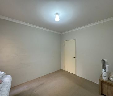 Spacious Ground Floor 2-Bedroom Apartment Close to Amenities - Photo 6