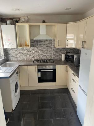 4 bedroom house share to rent - Photo 1