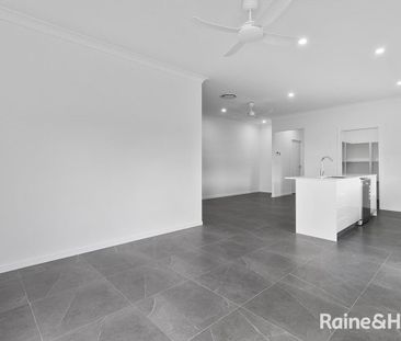 FAMILY HOME IN SHORELINE ESTATE - **BREAK LEASE** - Photo 2