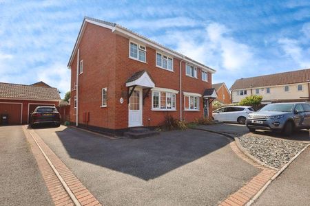 3 bedroom semi-detached house to rent - Photo 4