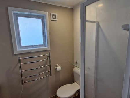 Glen Eden. Worth a Look - Photo 3