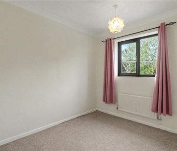 4 bedroom semi-detached house to rent - Photo 5