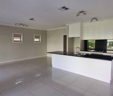 CONTEMPORARY HOME + SOLAR BATTERIES. Save Thousands in electricity ... - Photo 5