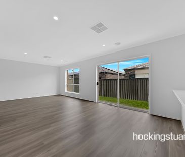 11 Columbus Road, - Photo 1