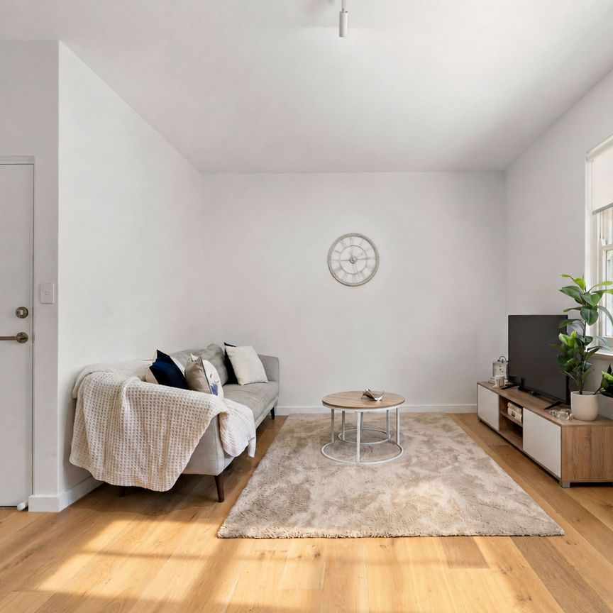 Peaceful Ground Floor Apartment Just Moments from the Bay - Photo 1