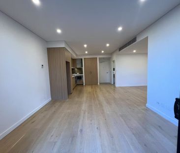 Nearly New 1 Bedroom Apartment located beside central heart of Leic... - Photo 1