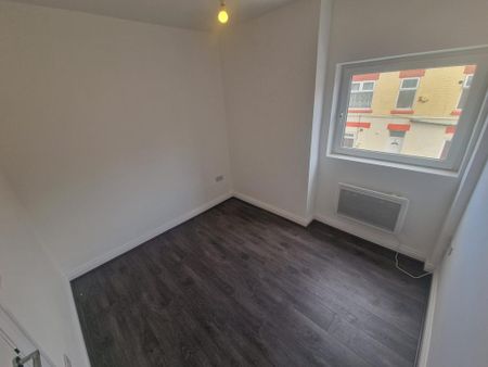 4 bedroom terraced house to rent - Photo 2