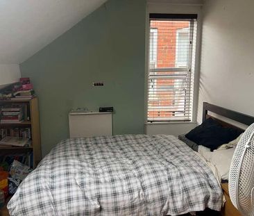 Arthur Avenue: Bed Student House, NG7 - Photo 3