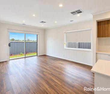 Modern Family Living in Tarneit - Photo 1