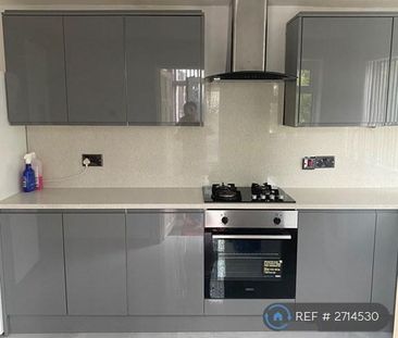 4 bedroom semi-detached house to rent - Photo 3