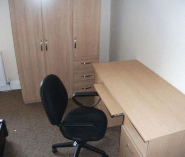 3 bedroom flat to rent - Photo 6