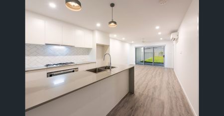 Luxury Living in Coral Cove - Light, Bright & Airy - Photo 4