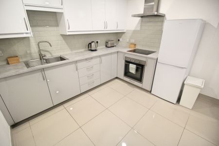 3 Bedroom Apartment - Photo 4