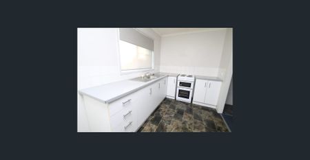 Modern & Convenient 2-Bedroom Townhouse. - Photo 2