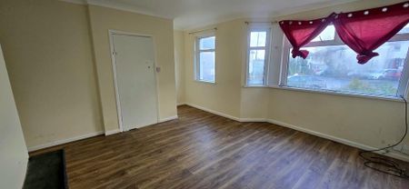 3 bedroom end of terrace house to rent - Photo 2