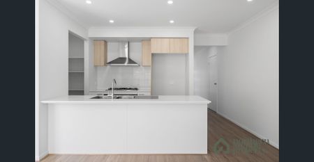 4 Beds | 2 Living Areas | Great-Sized Yard - Photo 3