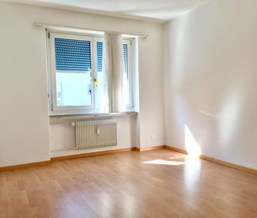 Ruhige 3.5-ZW à 70 m2 im EG mit sonnigem Balkon - Photo 2