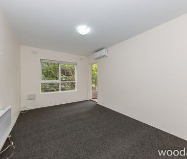 Quaint unit with prime location! - Photo 1