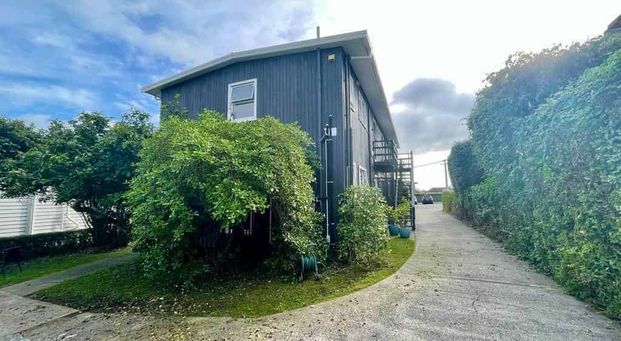 Beautifully presented 1 Bedroom - Photo 1