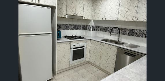 Peacefully located apartment with parkland vistas - Photo 2