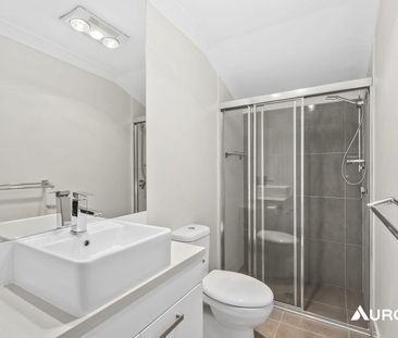 Townhome Nestled in a Quiet Street in the Heart of Kangaroo Point - Photo 6