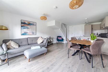 2 bedroom end of terrace house to rent - Photo 4