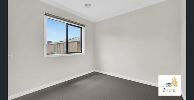 Close to Train Station-Modern 4-Bedroom Family Home - Photo 1