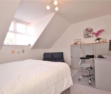 Queenswood Crescent, Englefield Green, Egham, Surrey, TW20 0AR - Photo 5