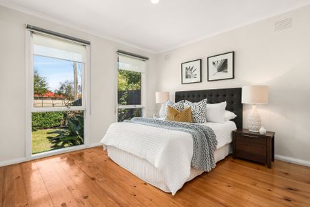 Spacious 4 Bedroom + Study Family Home in Prime Keysborough Location - Photo 5