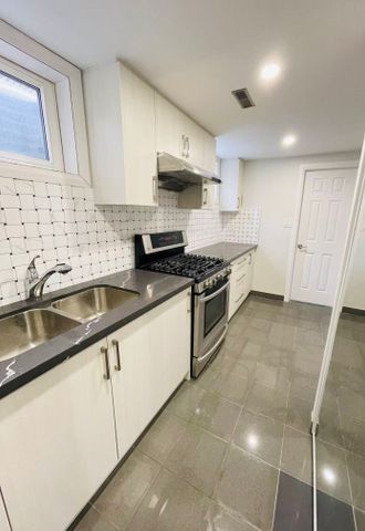 For Lease - 3260 Oakglade Crescent Unit# basement, Mississauga, Ontario - Photo 3