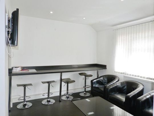 1 bedroom in a house share to rent - Photo 1