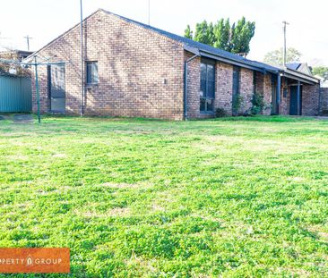 Beautiful 4 bedroom house. Close to all the amenities. - Photo 2